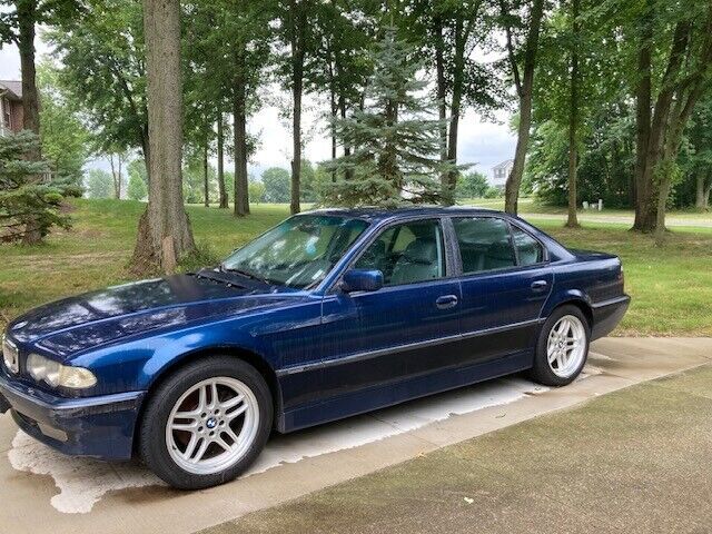 BMW 740i