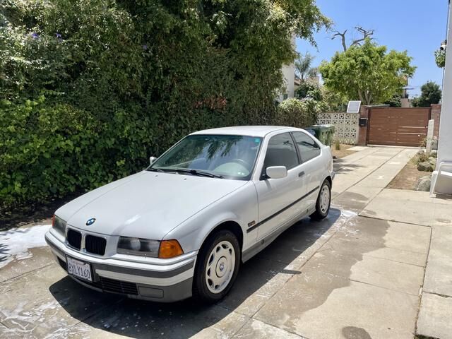 BMW 318ti