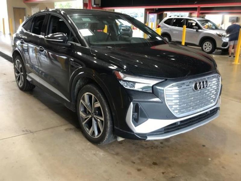 2023 AUDI Q4