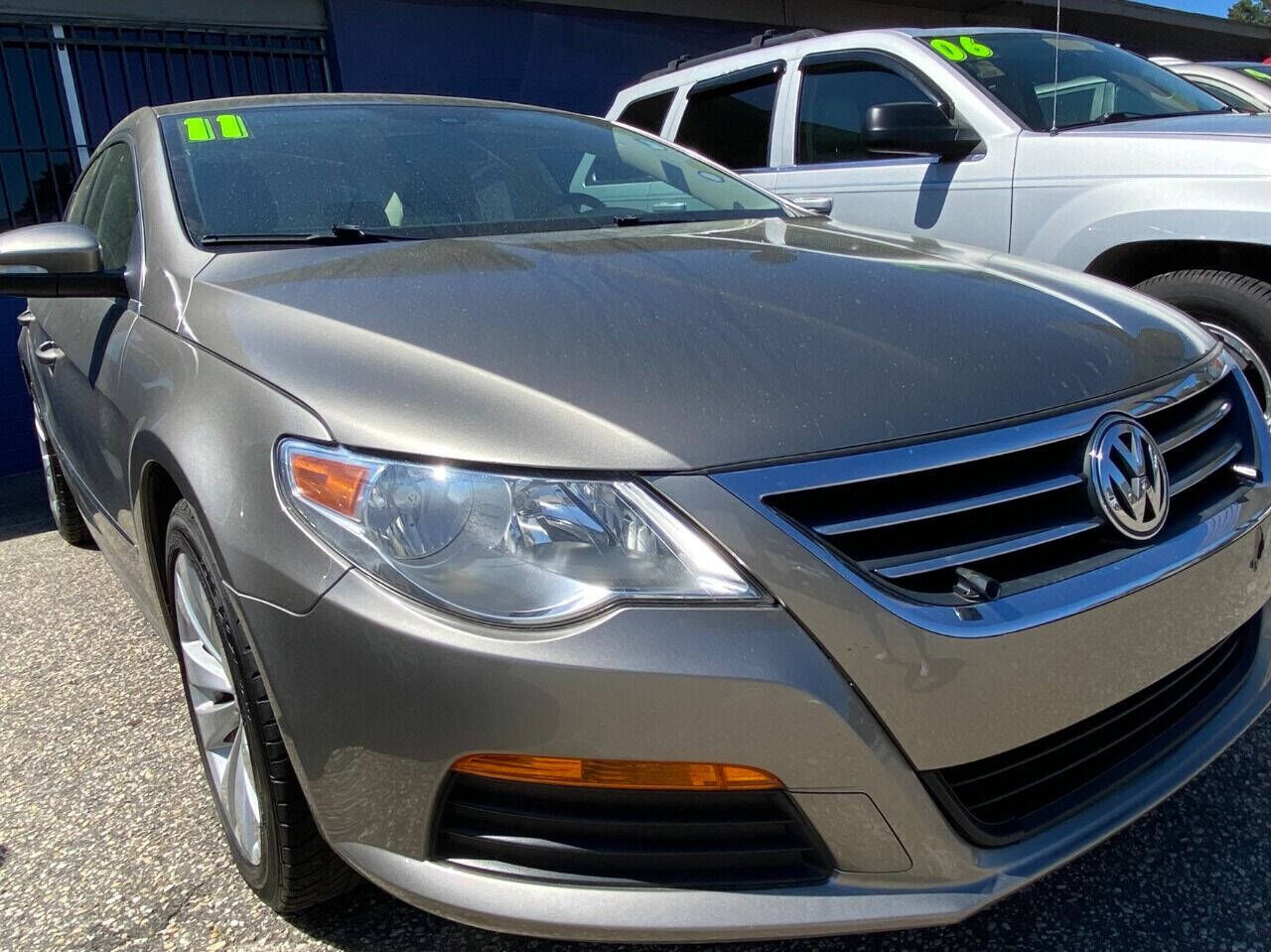 2011 VOLKSWAGEN Passat