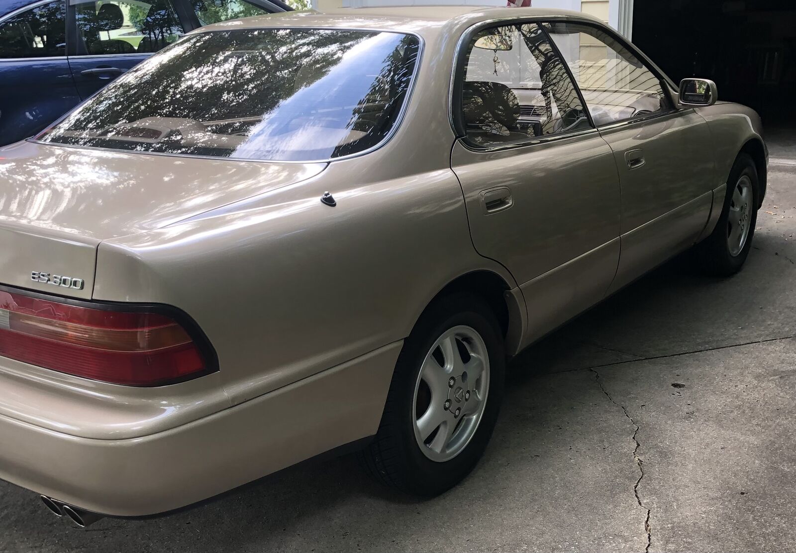 Lexus ES