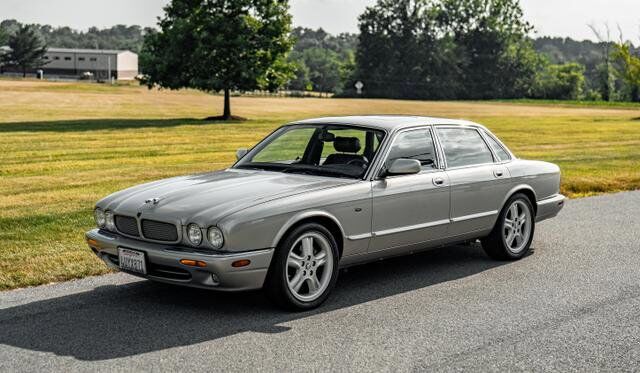 Jaguar XJR
