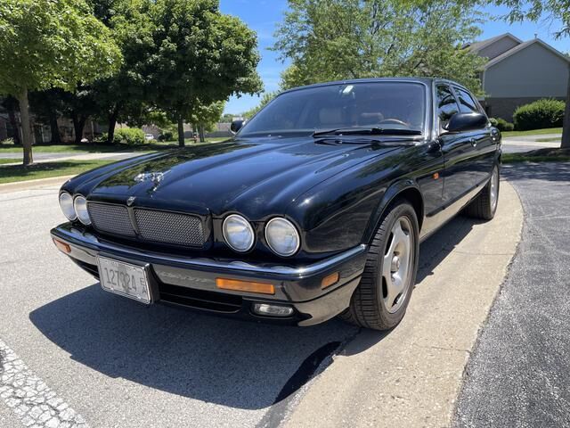 Jaguar XJR