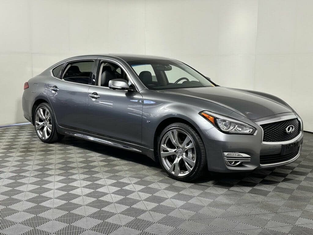Infiniti Q70L