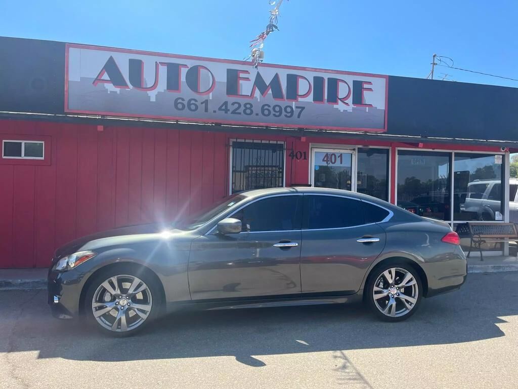 Infiniti M56