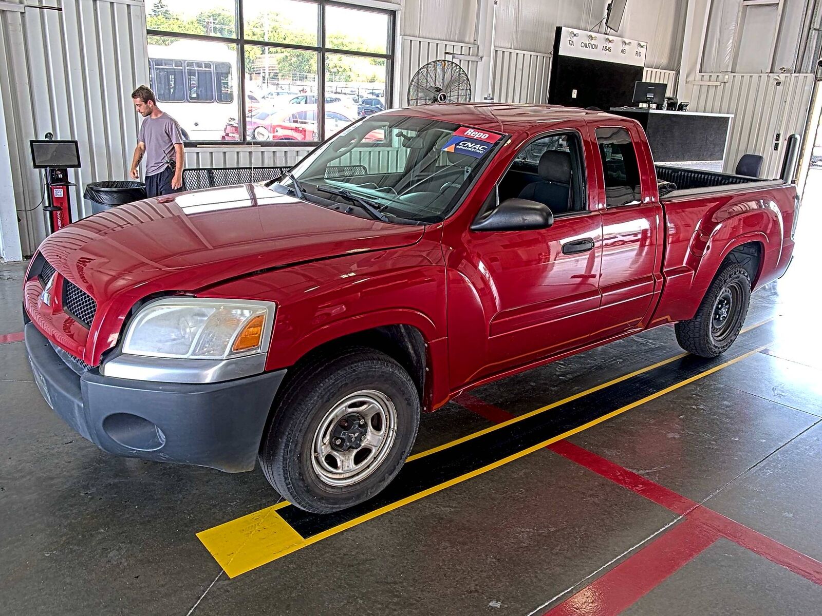 Mitsubishi Raider