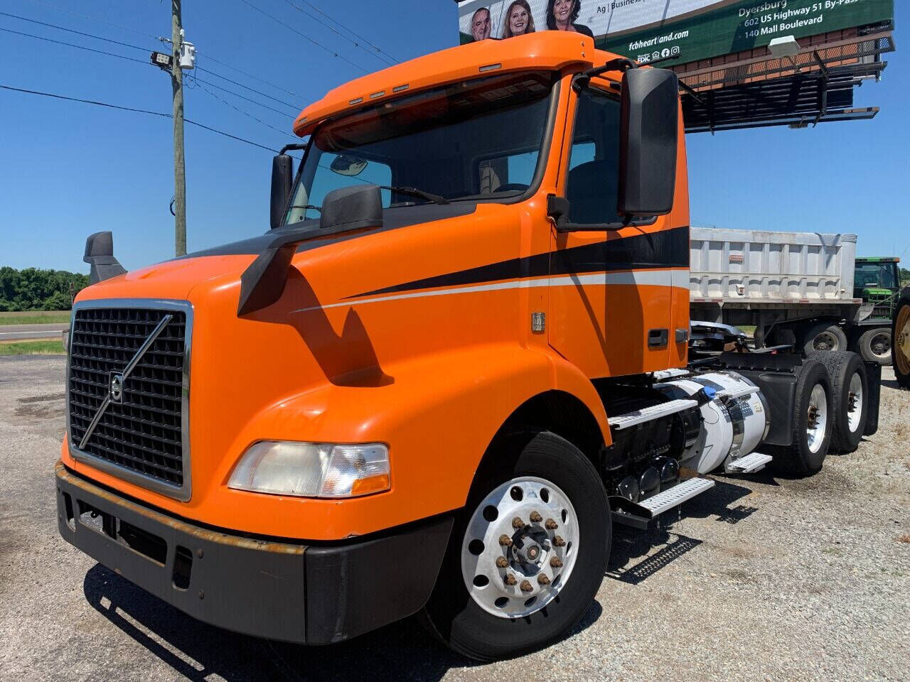 2017 VOLVO TRUCK VNM