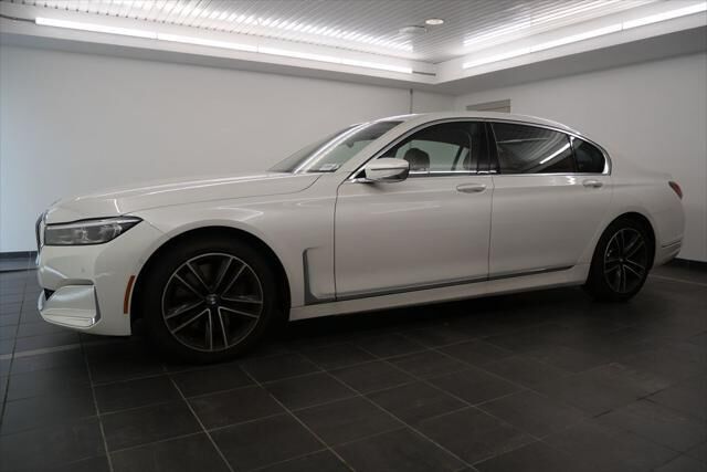 2021 BMW 750i