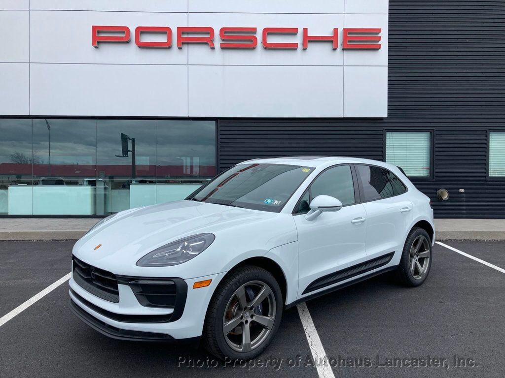 2024 PORSCHE Macan