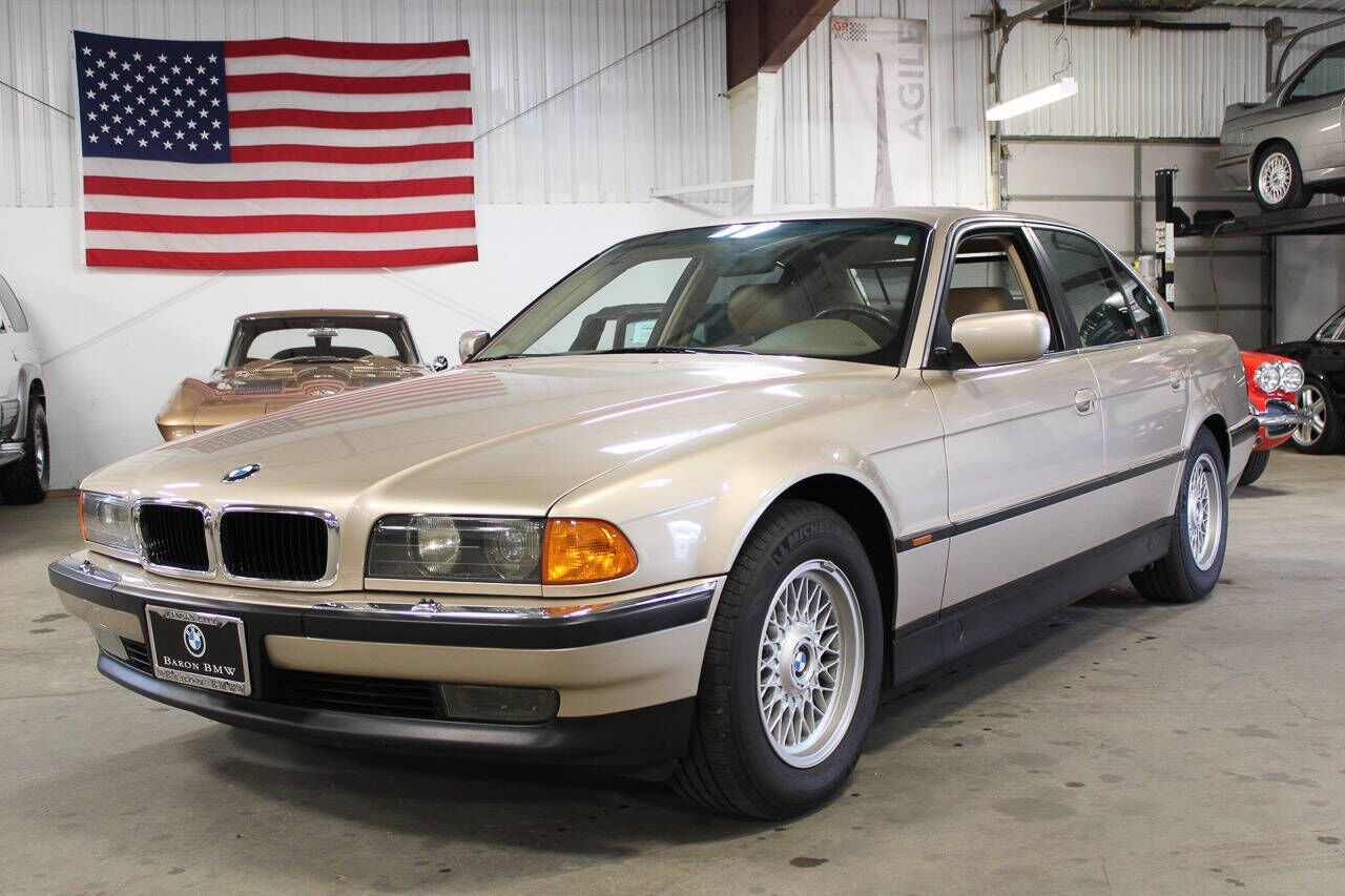 BMW 740i