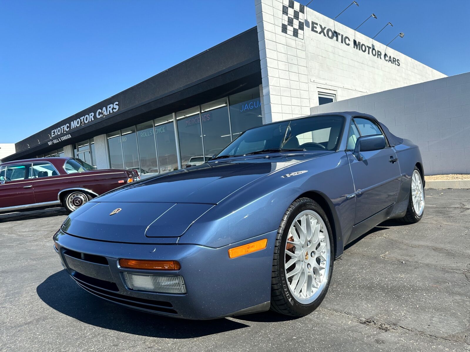 Porsche 944