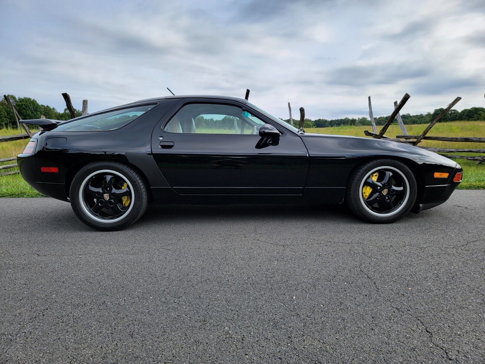 Porsche 928