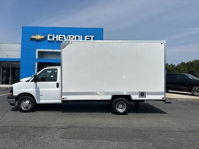2024 CHEVROLET Express