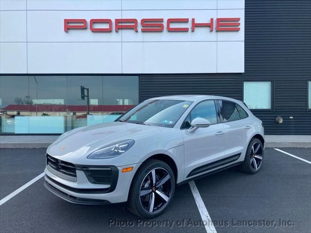 2024 PORSCHE Macan