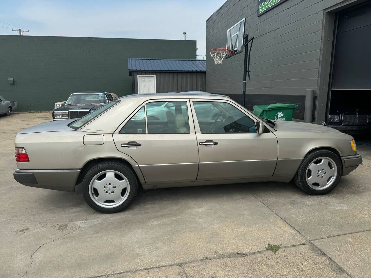 1995 MERCEDES-BENZ E-Class