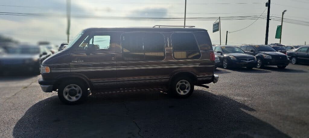 Dodge Ram Van