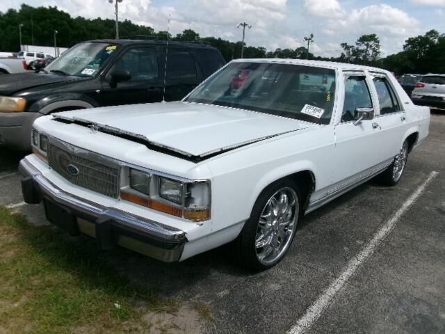 Ford Crown Victoria