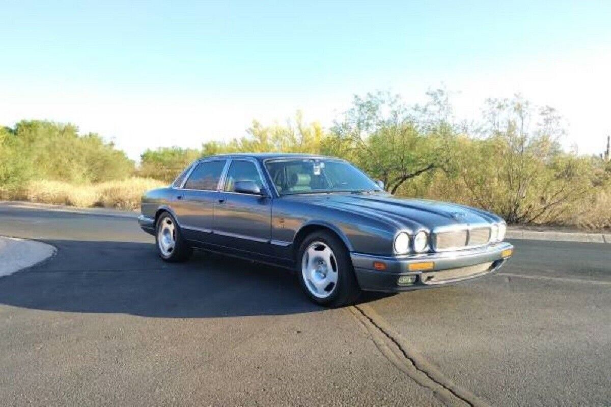 Jaguar XJR