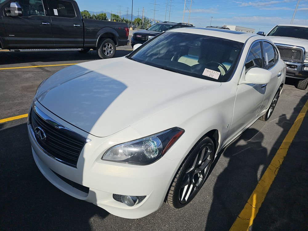 Infiniti Q70