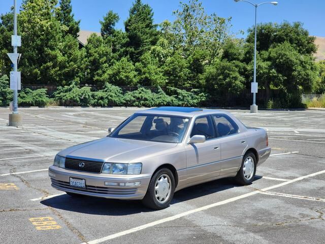 Lexus LS