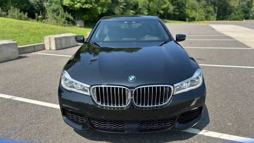 2016 BMW 750i