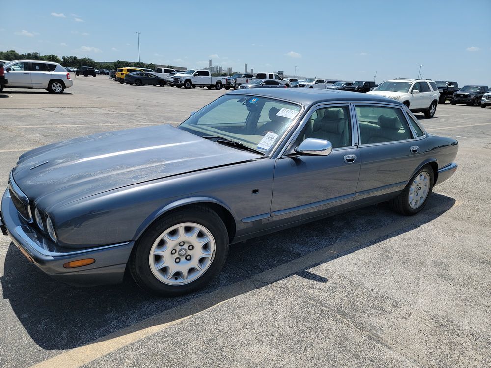 Jaguar XJ8