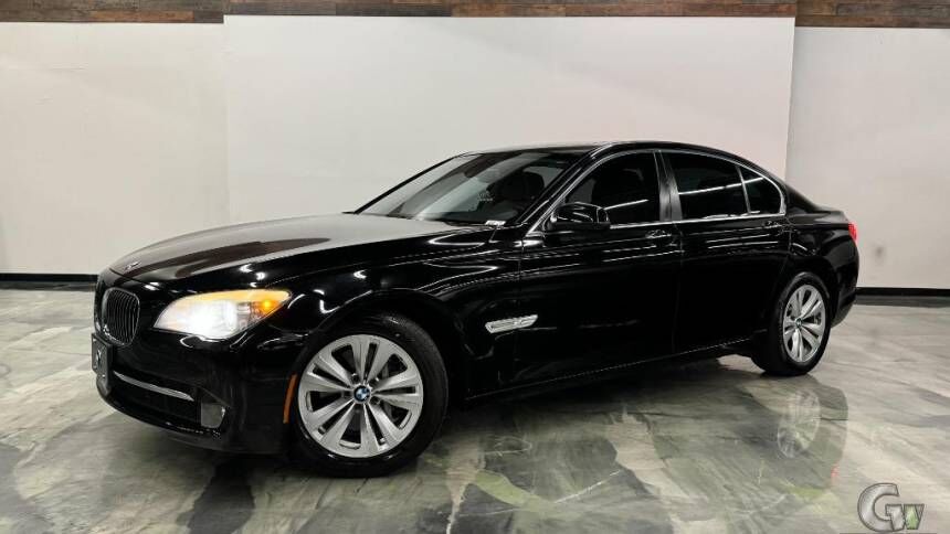 BMW 740i