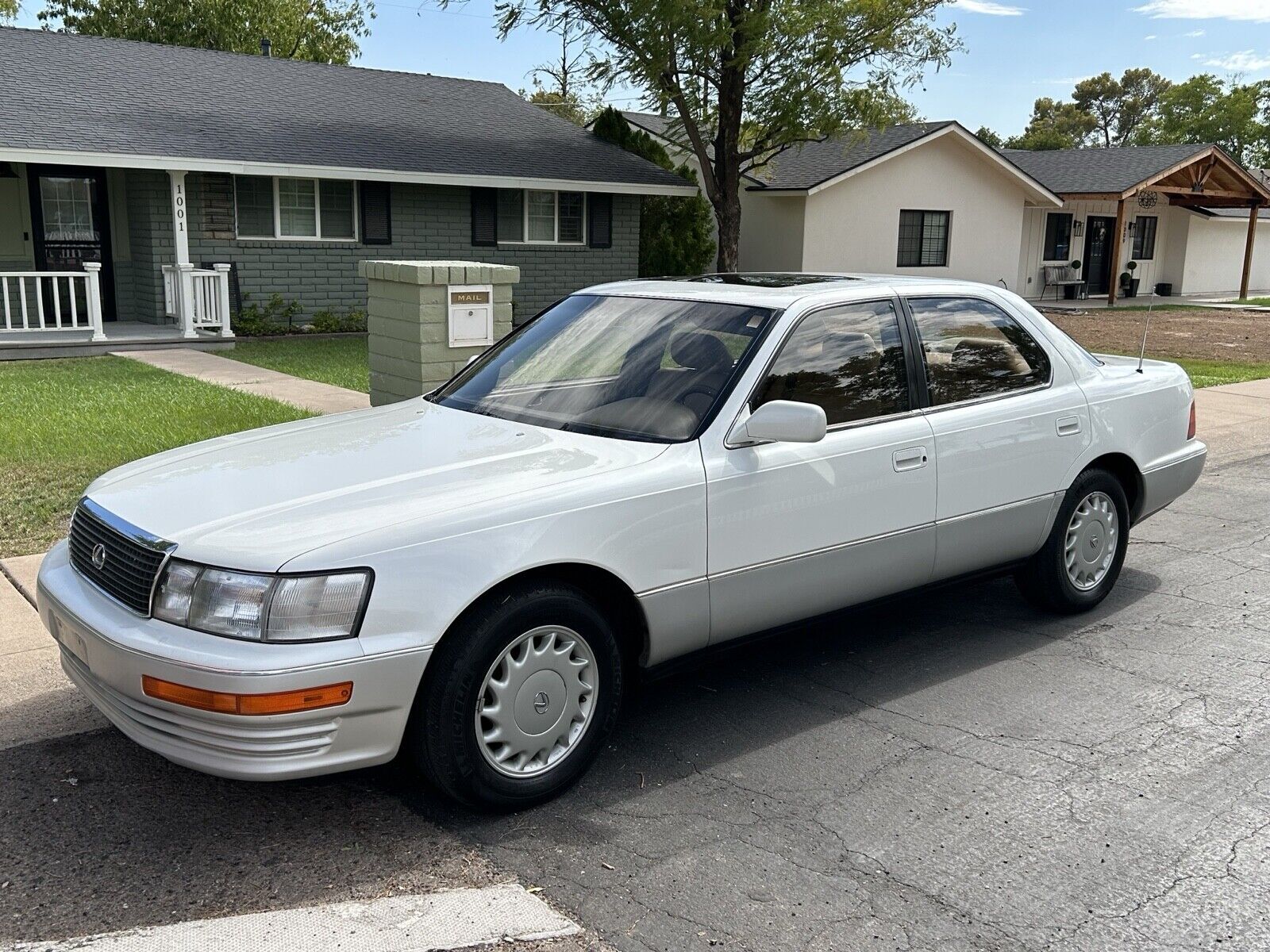 Lexus LS