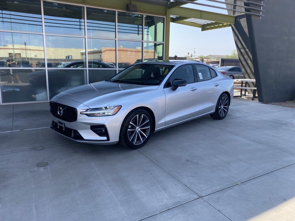 2022 VOLVO S60