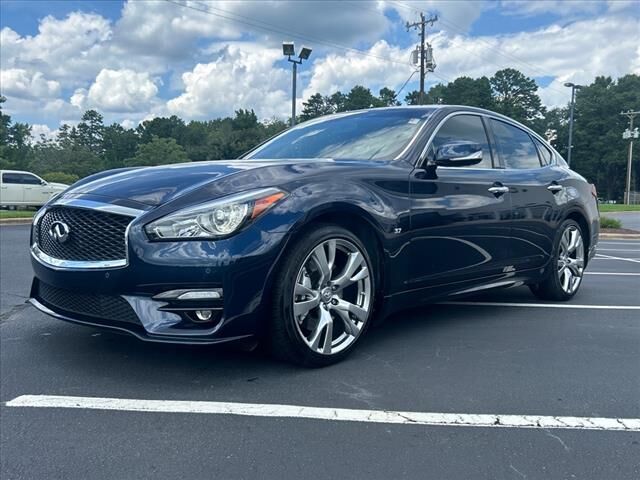 Infiniti Q70