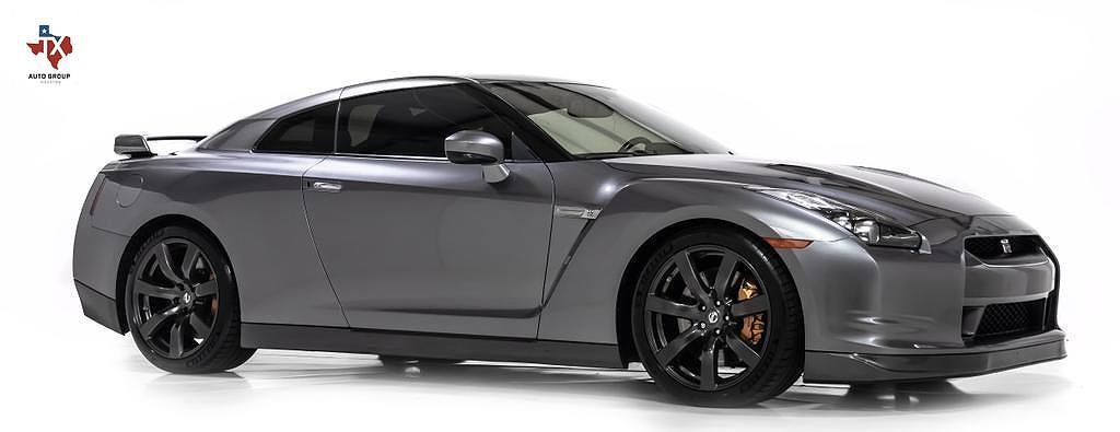 Nissan GT-R