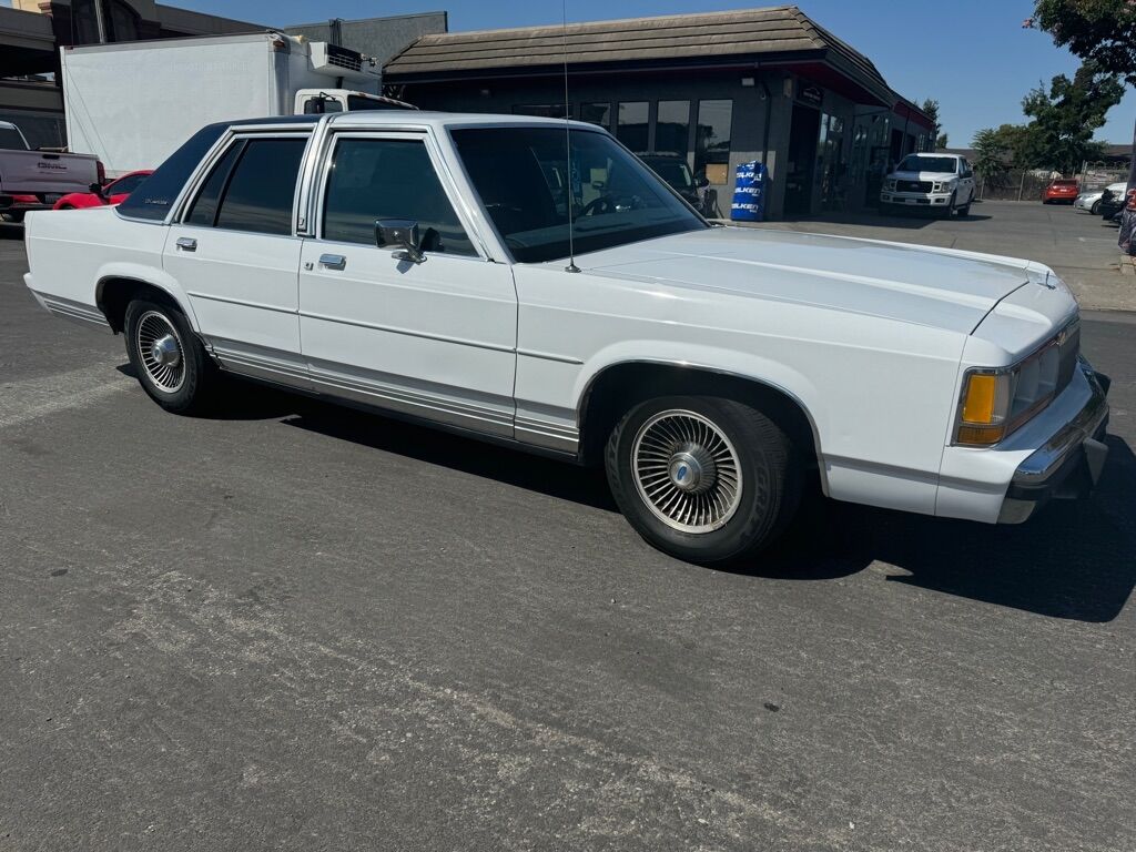 Ford Crown Victoria