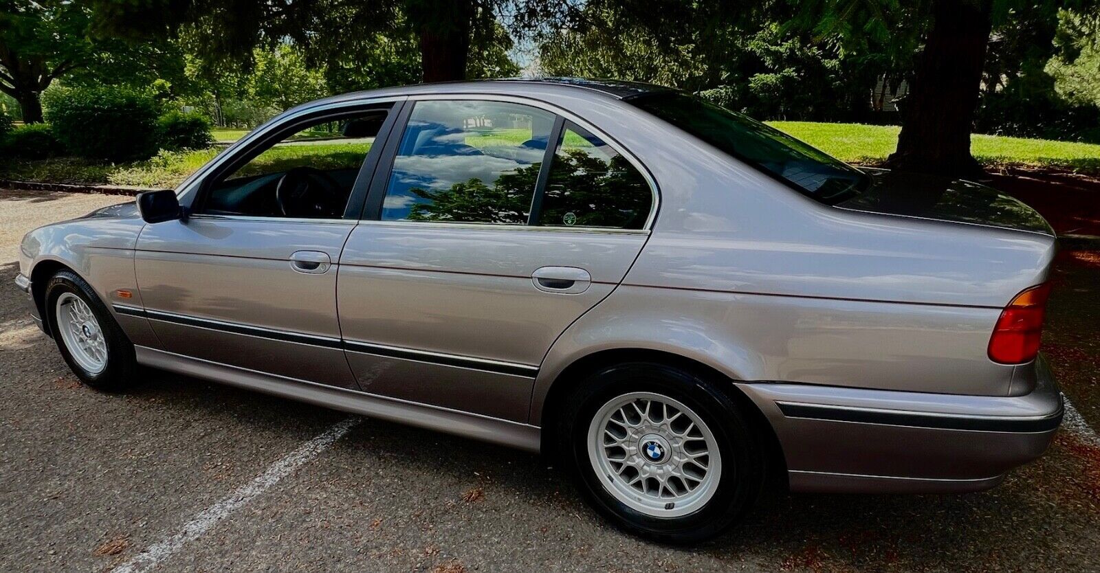 BMW 528i
