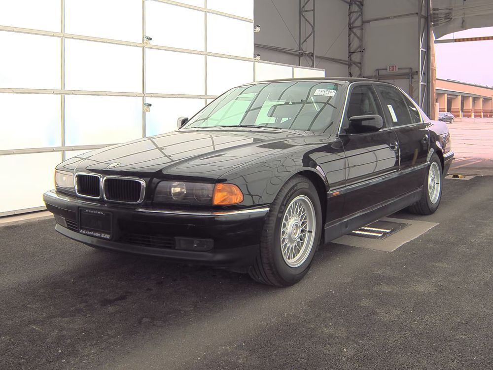 BMW 740i
