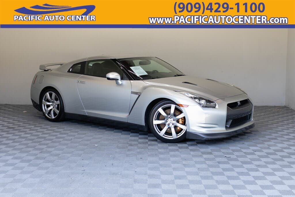 Nissan GT-R
