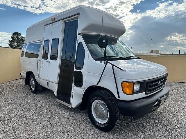2004 FORD E-350