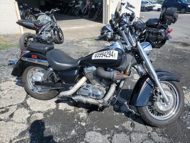 Honda VT750 (Shadow Aero)