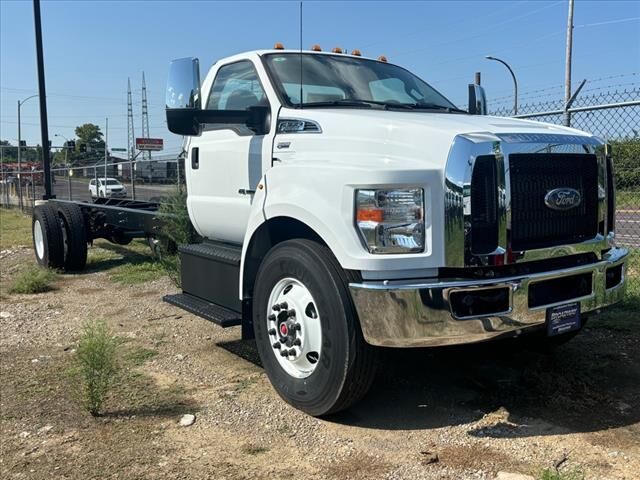 2025 FORD F-650