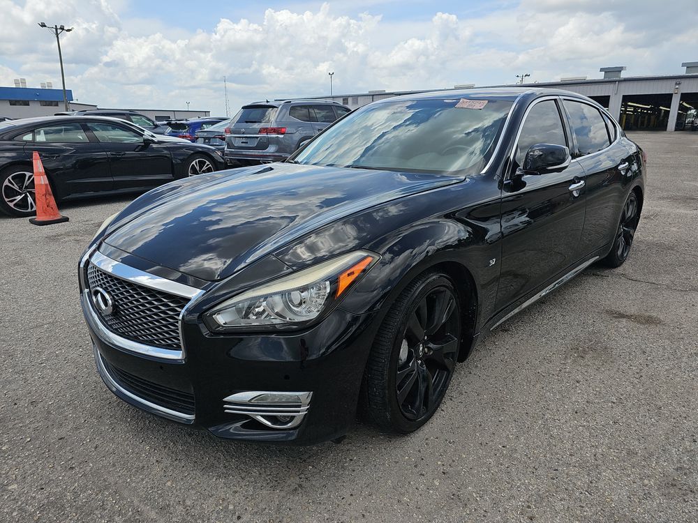 Infiniti Q70L