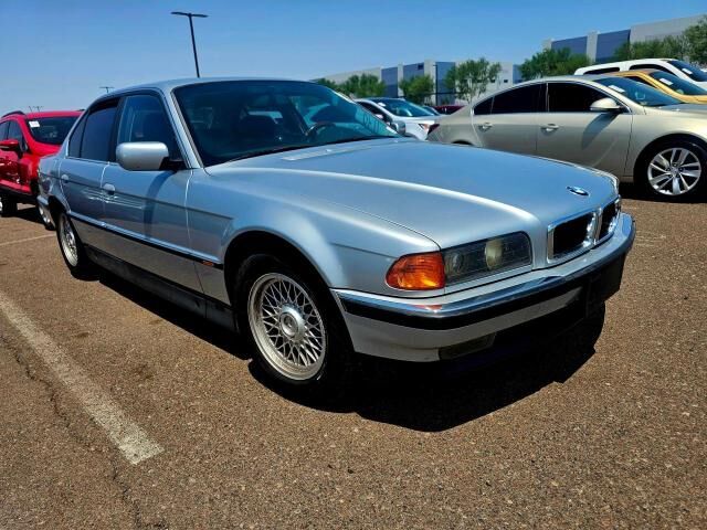 BMW 740i