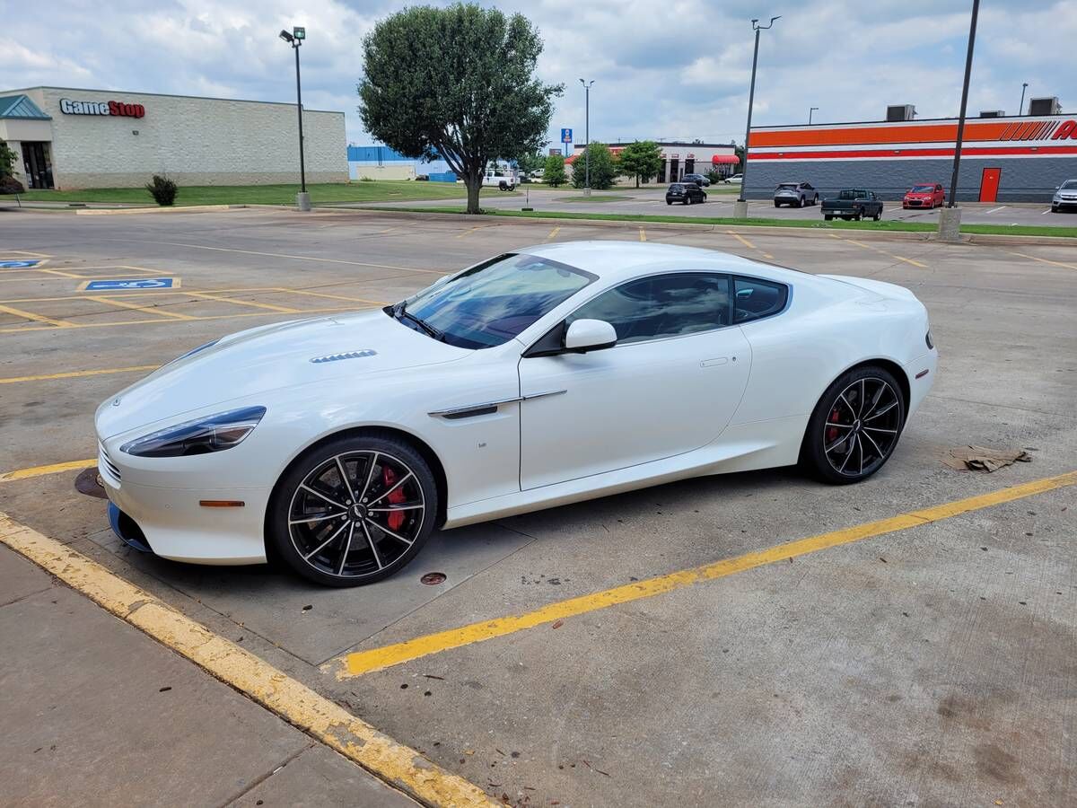 Aston Martin DB9