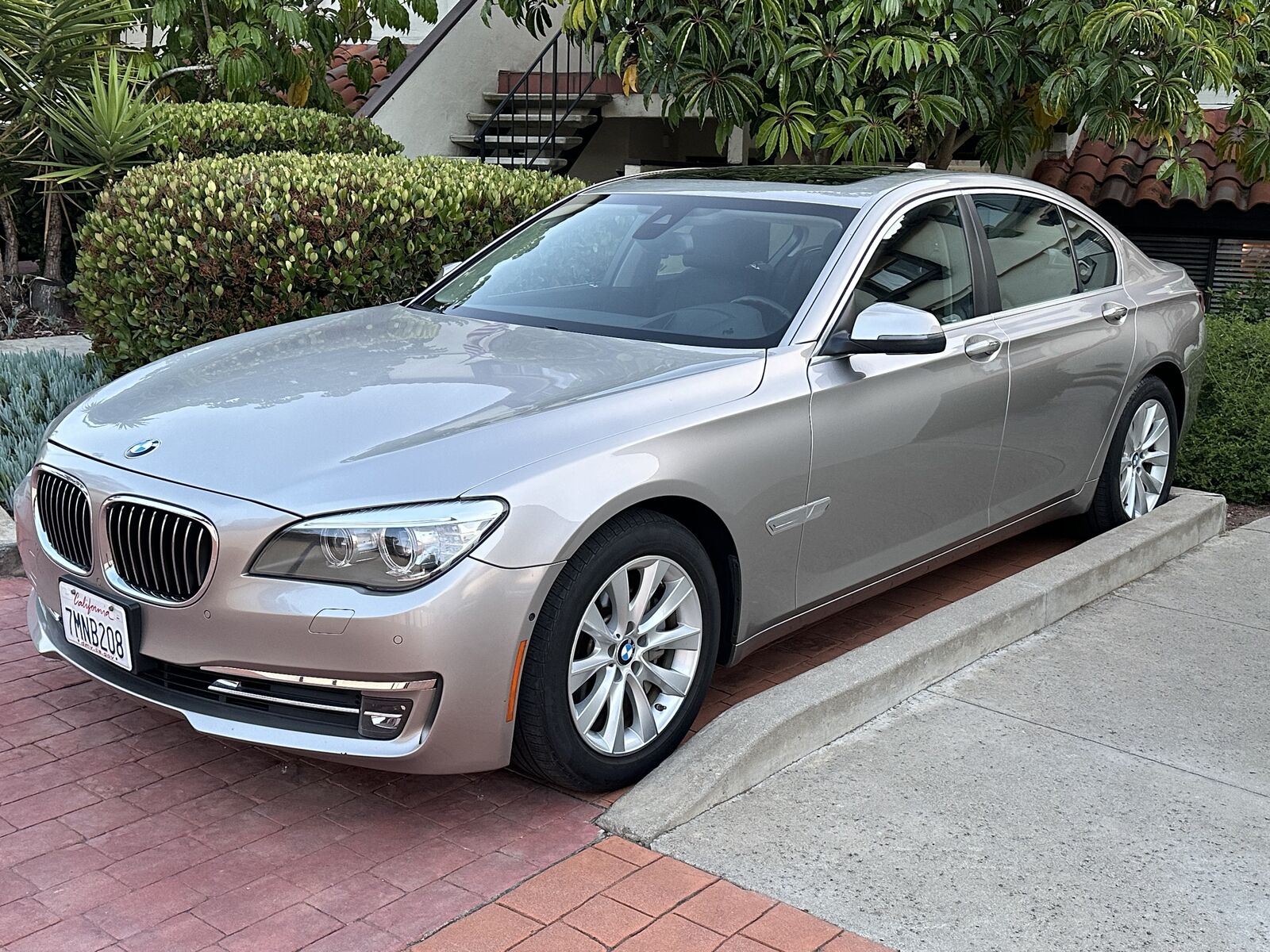 BMW 740i