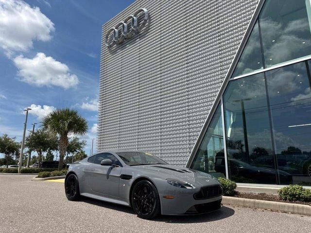 Aston Martin V12 Vantage