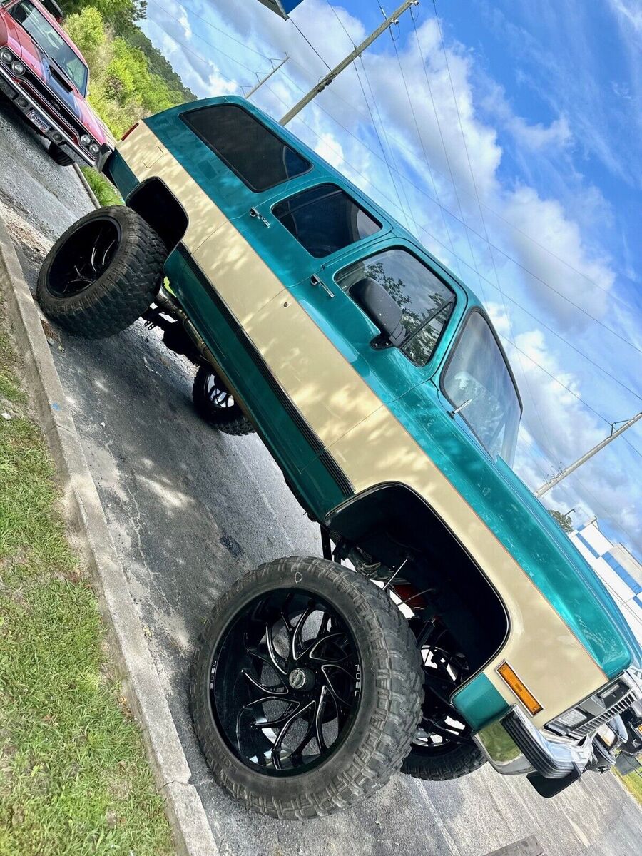 GMC Suburban