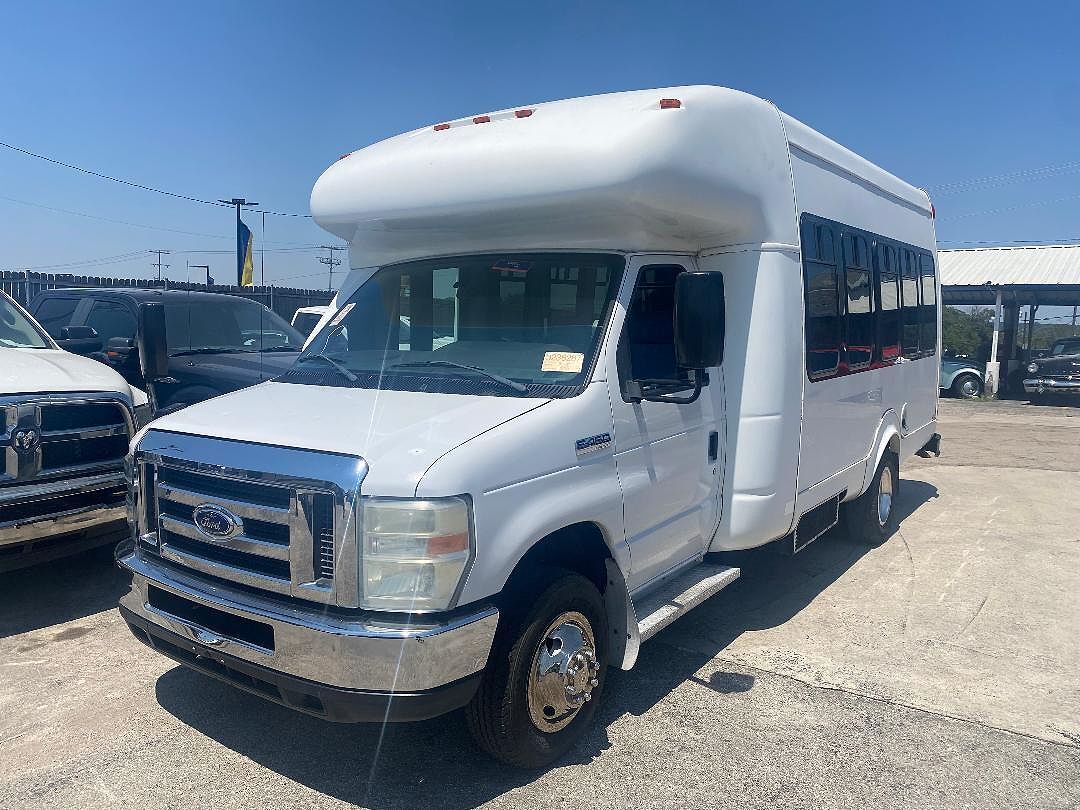 2013 FORD E-450