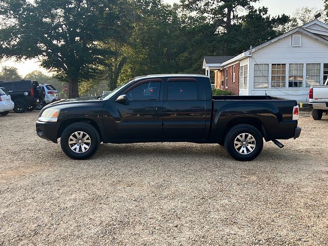 Mitsubishi Raider