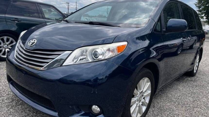 2012 TOYOTA Sienna