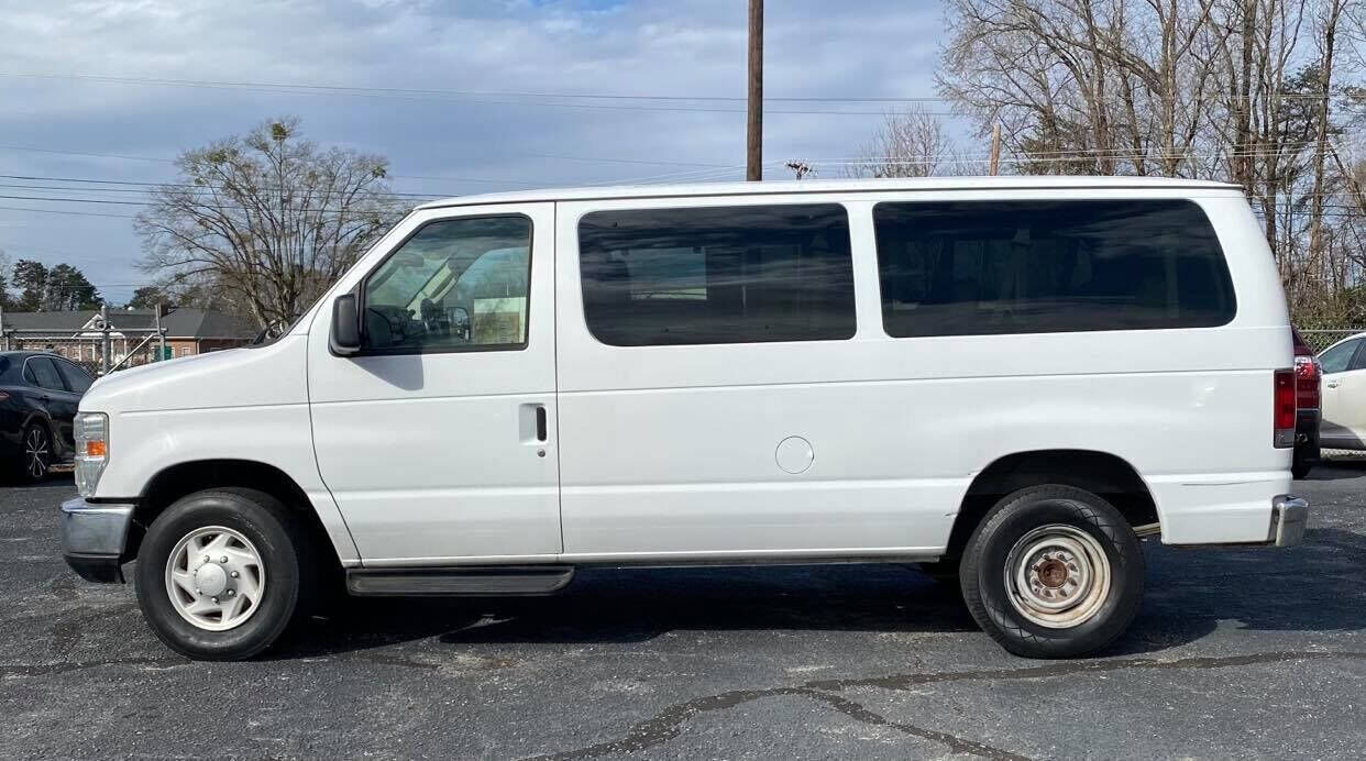 2009 FORD E-350