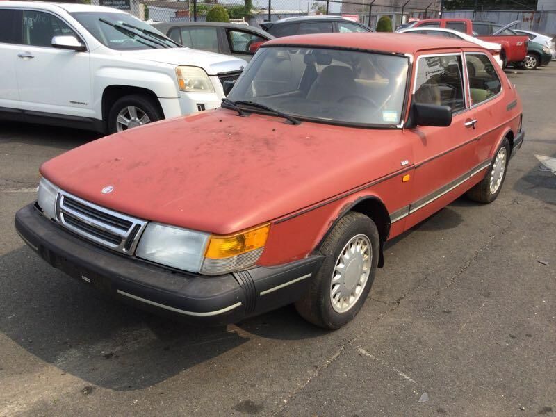 Saab 900