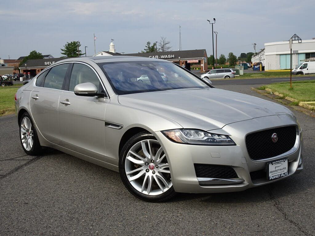 Jaguar XF